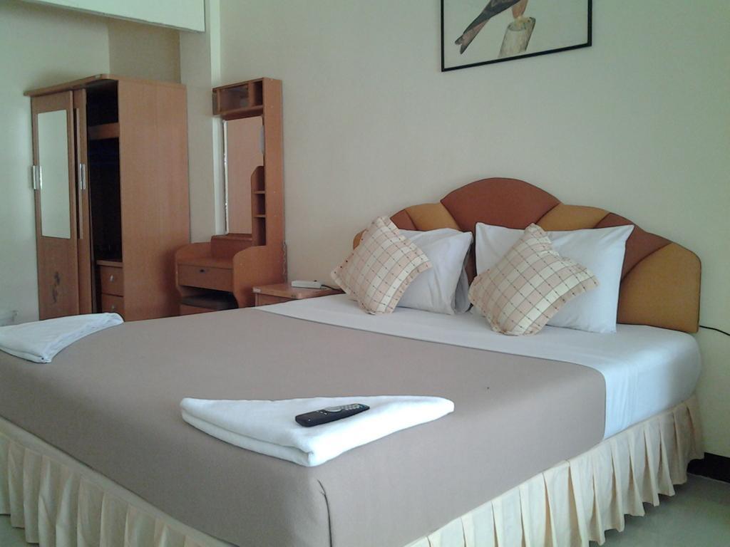 Stefan'S Guesthouse Praia de Jomtien Exterior foto