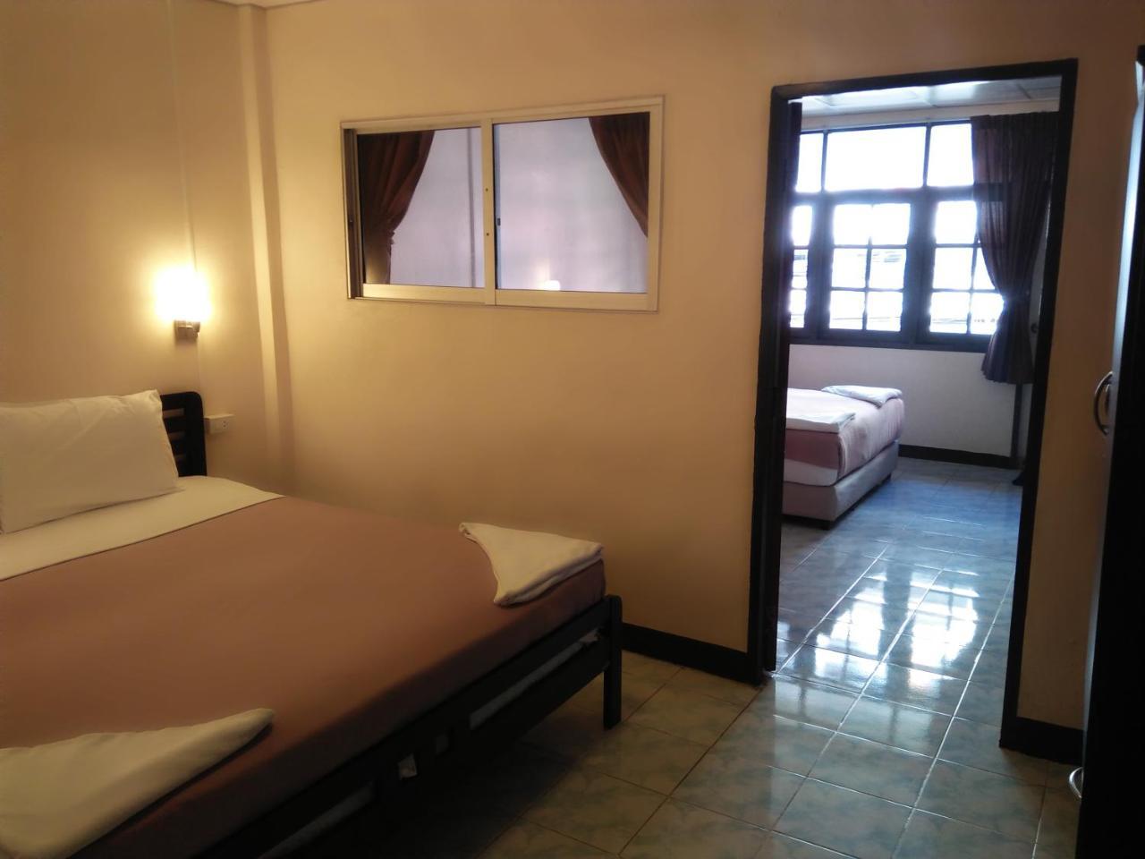 Stefan'S Guesthouse Praia de Jomtien Exterior foto